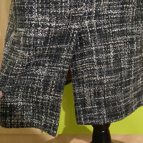 Le Suit Woman’s Skirt Suit - Picture 6 of 13